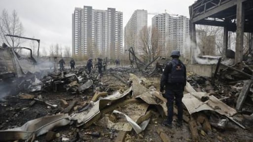 Doden bij Russische luchtaanvallen op Kyiv, flatgebouwen geraakt