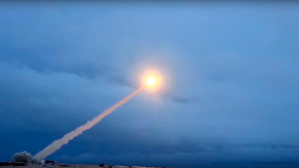 Rusland test 'onoverwinnelijke' raket: 'stormvogel' vliegt 14.000 kilometer