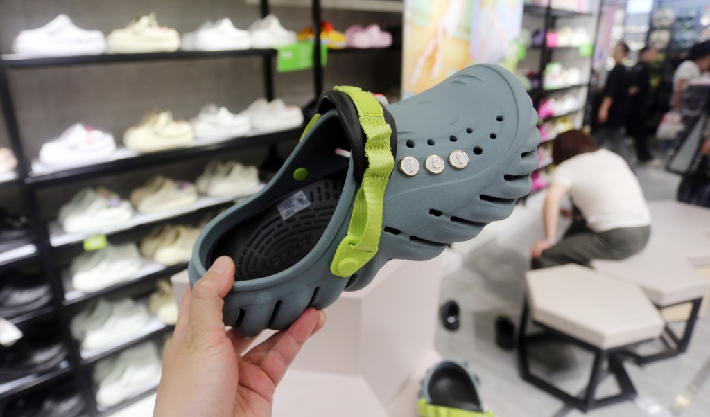 Ziekgemelde personeelschef van Crocs grijpt naast half miljoen