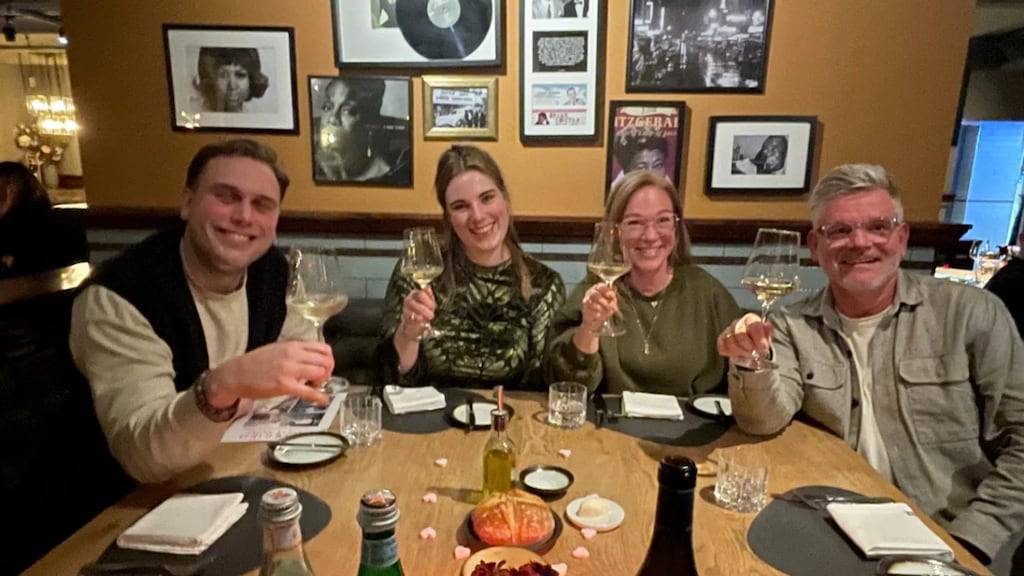 Hinke en Giovanni uit MAFS genieten van koppelsweekend met Peter en Mariska: 'Voor in de boeken'