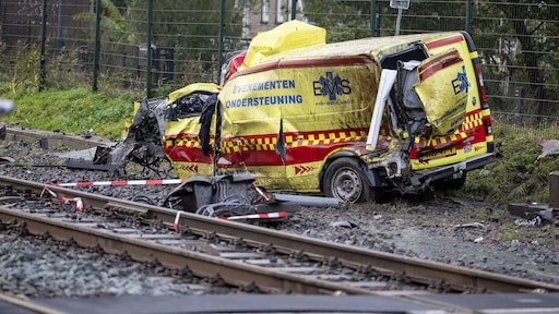 Botsing met busje: tot laat in de middag geen treinen Amsterdam-Haarlem