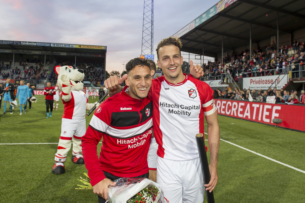 Gersom Klok (links) bij zijn afscheid als speler van Emmen.