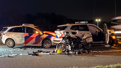 Agenten zwaargewond na aanrijding door gestolen auto op A2 bij Eindhoven