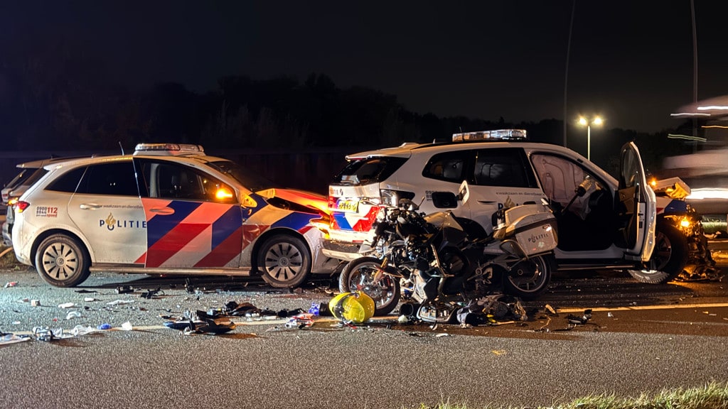 Agenten zwaargewond na aanrijding door gestolen auto op A2 bij Eindhoven