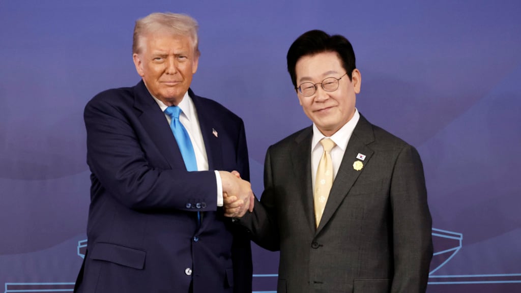 Trump unterzeichnete heute auch ein Handelsabkommen mit dem südkoreanischen Präsidenten Lee Jae-myung, das in den nächsten zehn Jahren Investitionen in Höhe von 350 Milliarden Dollar generieren soll.