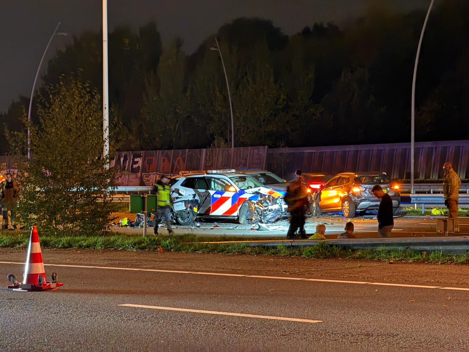 De ravage op de A2 bij Eindhoven na het incident.