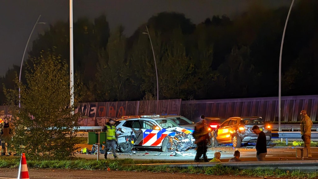 De ravage op de A2 bij Eindhoven na het incident.