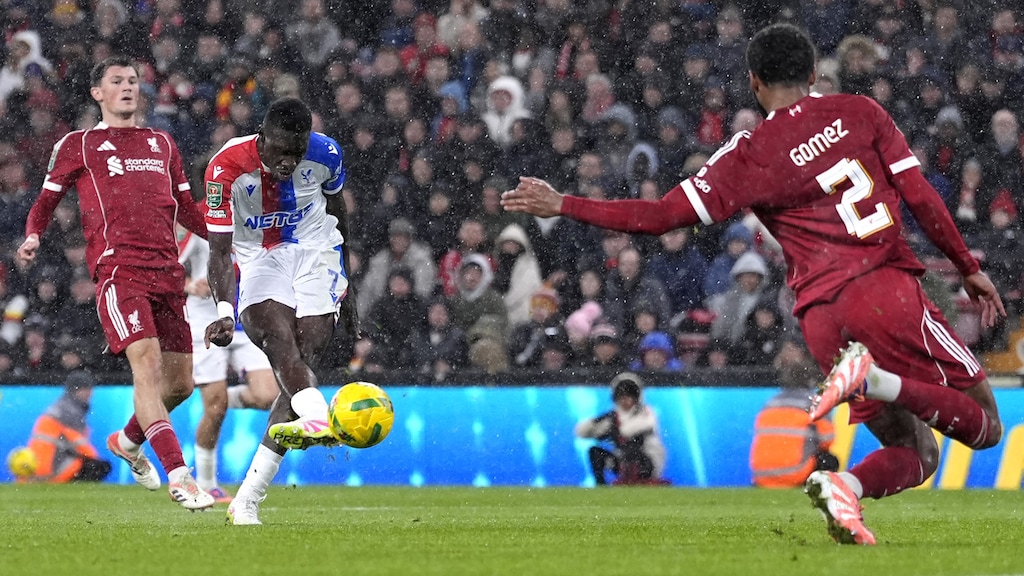 Ismaila Sarr was met twee doelpunten de grote man tijdens de zege van Crystal Palace op Liverpool.