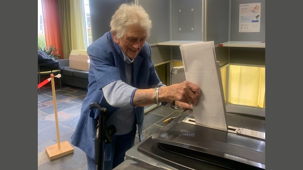 Hester was 6 uur in de weer om moeder (97) te laten stemmen: 'Belangrijk voor haar'