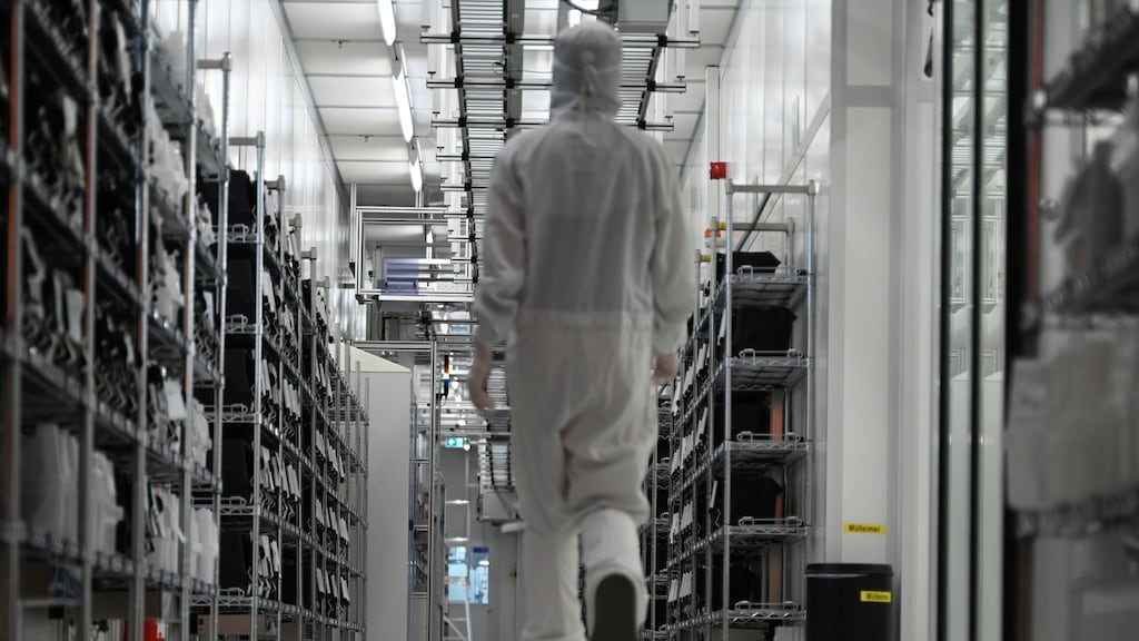 Nieuwe ontwikkeling chipoorlog: Nijmeegs Nexperia schort levering onderdelen aan China op