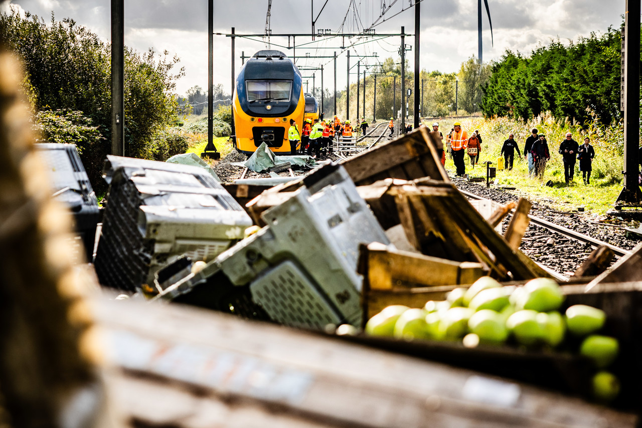 ProRail waarschuwt na botsing trein en vrachtwagen: 'Rijd door slagboom heen'