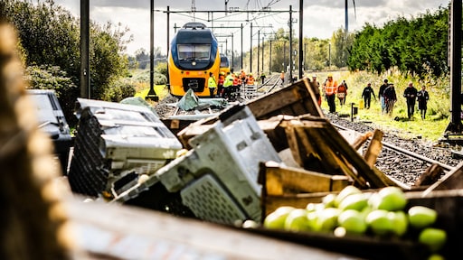 ProRail waarschuwt na botsing trein en vrachtwagen: 'Rijd door slagboom heen'