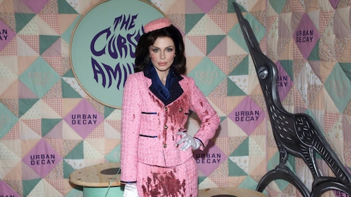 Julia Fox in opspraak door omstreden Halloweenkostuum van Jackie Kennedy