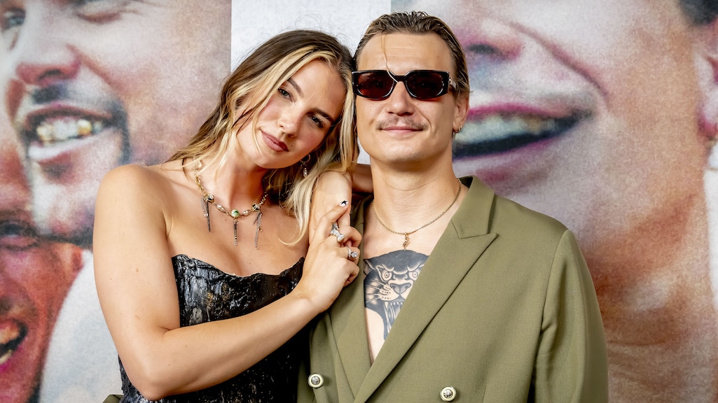 Maan gaat samen met vriend Karel op wereldreis: 'Langgekoesterde wens'