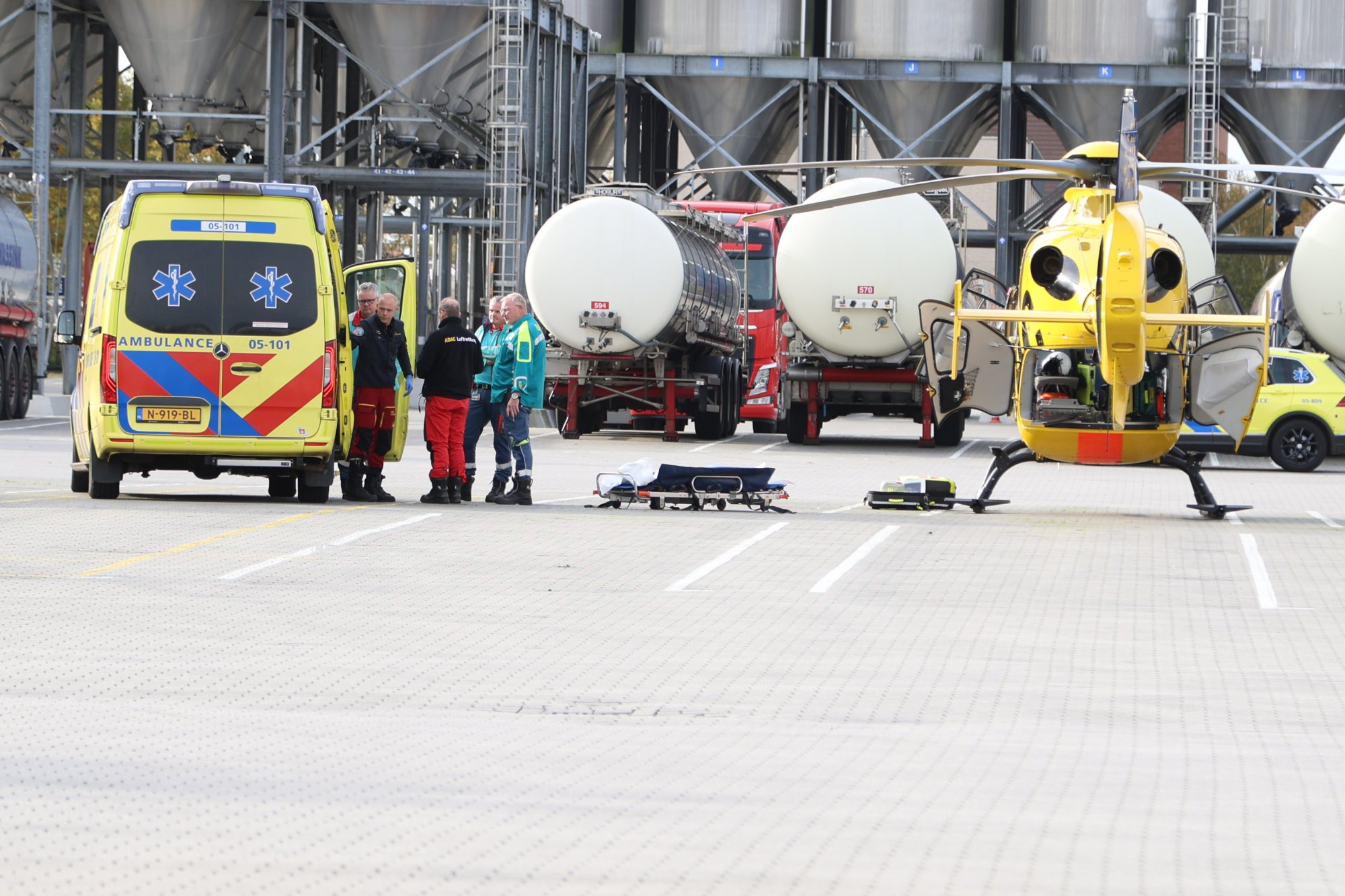 Kind komt onder auto bij kinderopvang Rijssen en raakt ernstig gewond