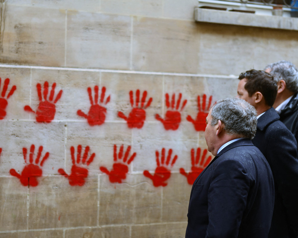 Vier mannen veroordeeld voor bekladden Holocaustmonument Parijs