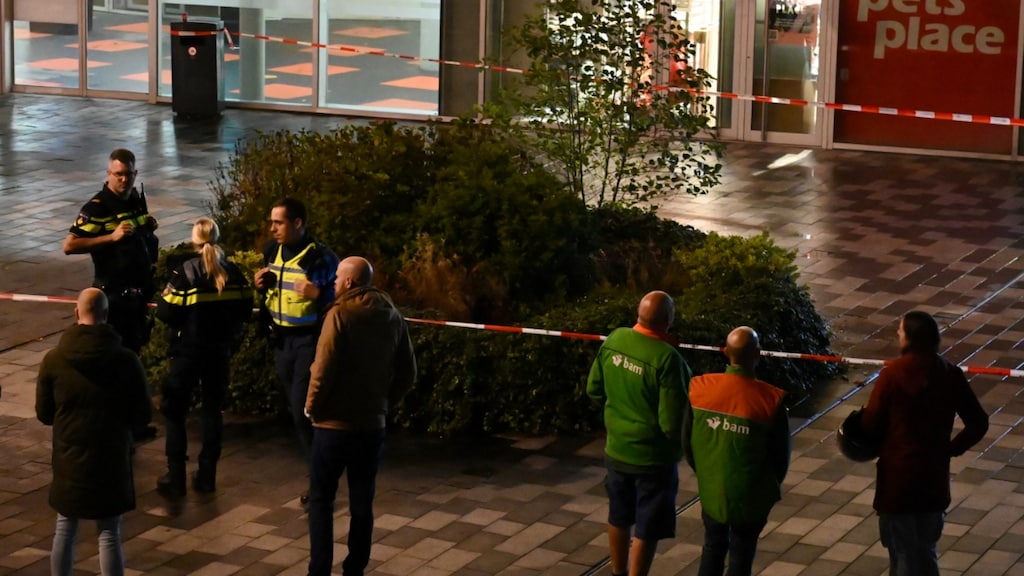 Winkelcentrum Nieuwegein ontruimd om instortingsgevaar door scheurtjes in beton