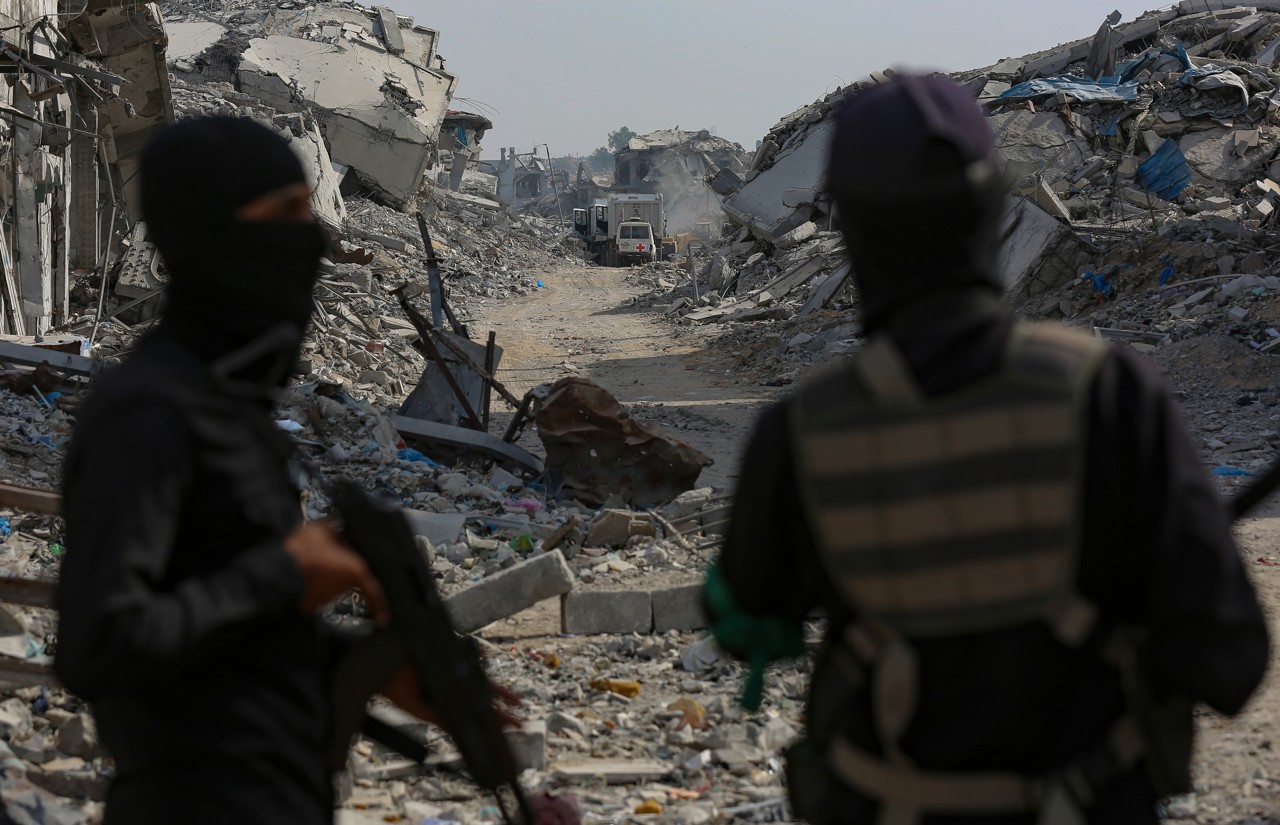 Hamas draagt lichamen over van drie gijzelaars