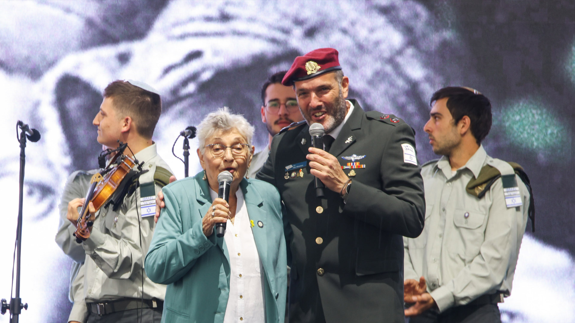 Concertgebouw annuleert concert door zanger met banden Israëlische leger