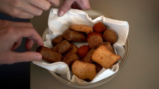 CDA in Almere dient krokettenmotie in: 'Niemand met trek naar huis'