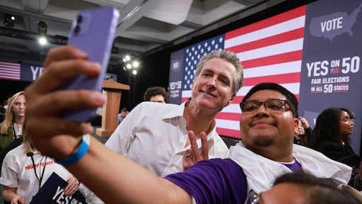 Democraat Newsom zet aanval in op Trump met omstreden kiestruc