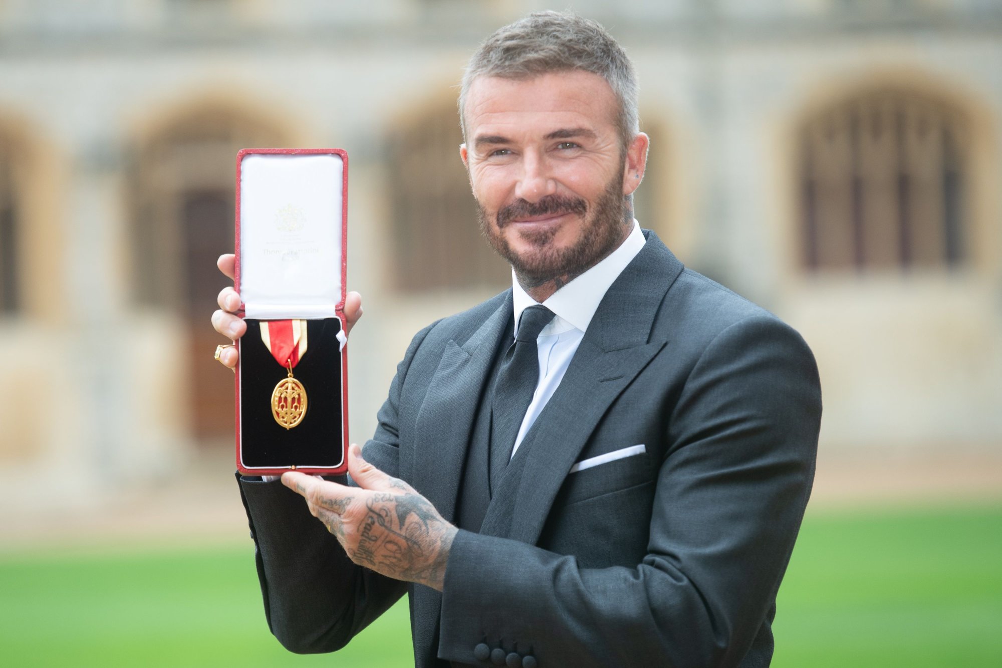 David Beckham geridderd door koning Charles: 'Beter wordt het niet'