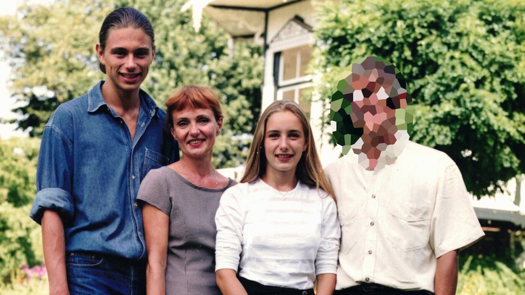 Met het gezin, vader mag vanwege zijn vroegere werk niet herkenbaar in beeld.