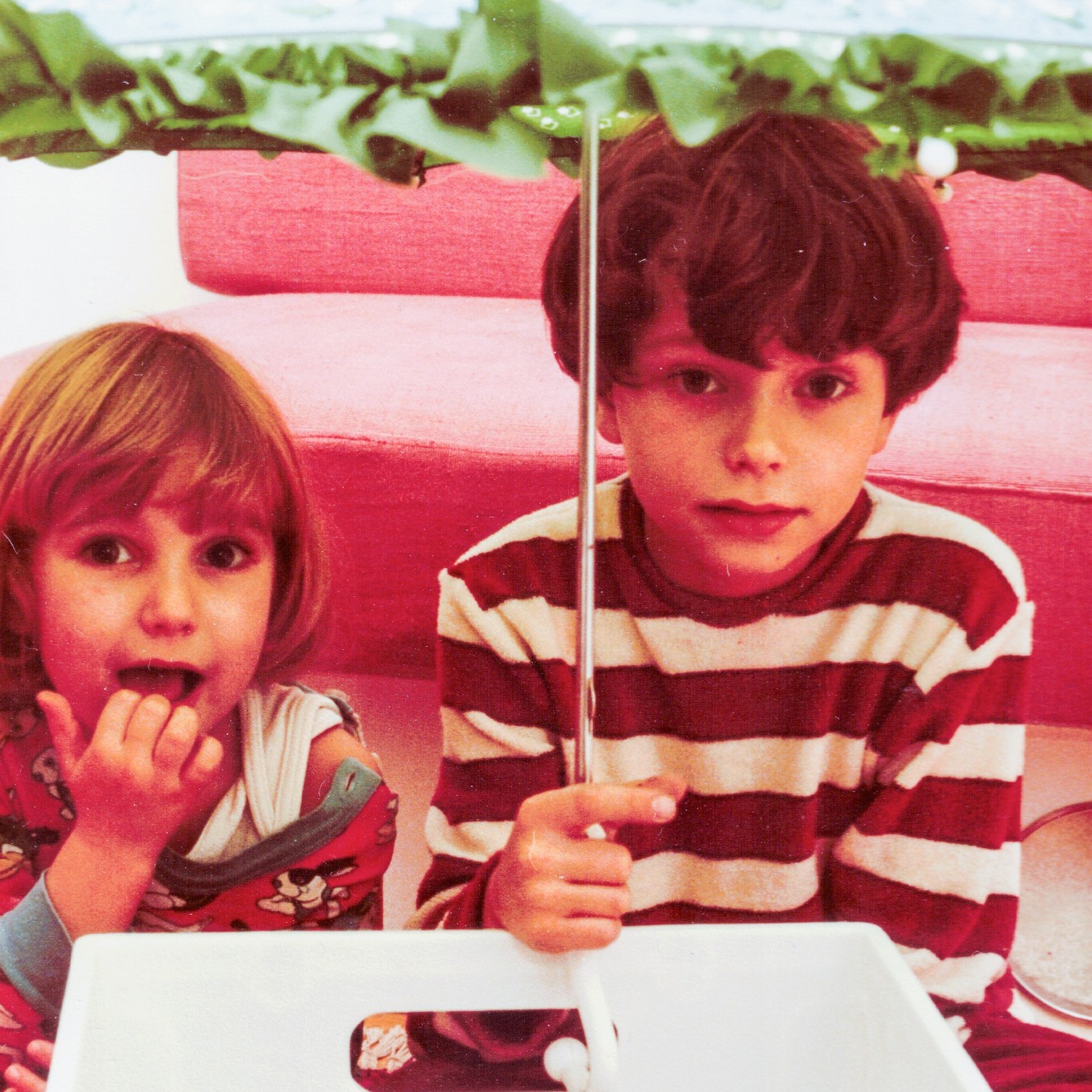 Klavertje en Klemens wisten als kind niets van het bijzondere leven van hun vader.