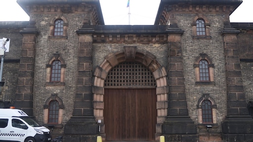 Britse politie laat per ongeluk gevangenen vrij, zoekt met spoed naar 24-jarige man