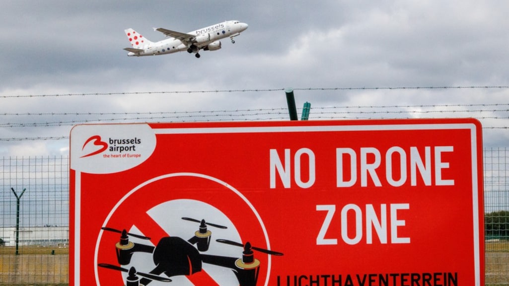 Waarom het zo moeilijk is drones bij luchthavens te onderscheppen