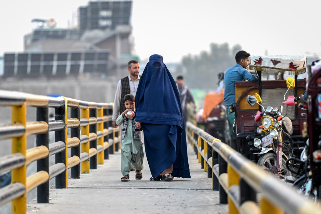 Nederland wil Afghaanse vrouwen terugsturen, ondanks vrouwvijandige Taliban