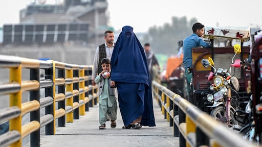Nederland wil twee Afghaanse vrouwen terugsturen, ondanks vrouwvijandig regime Taliban