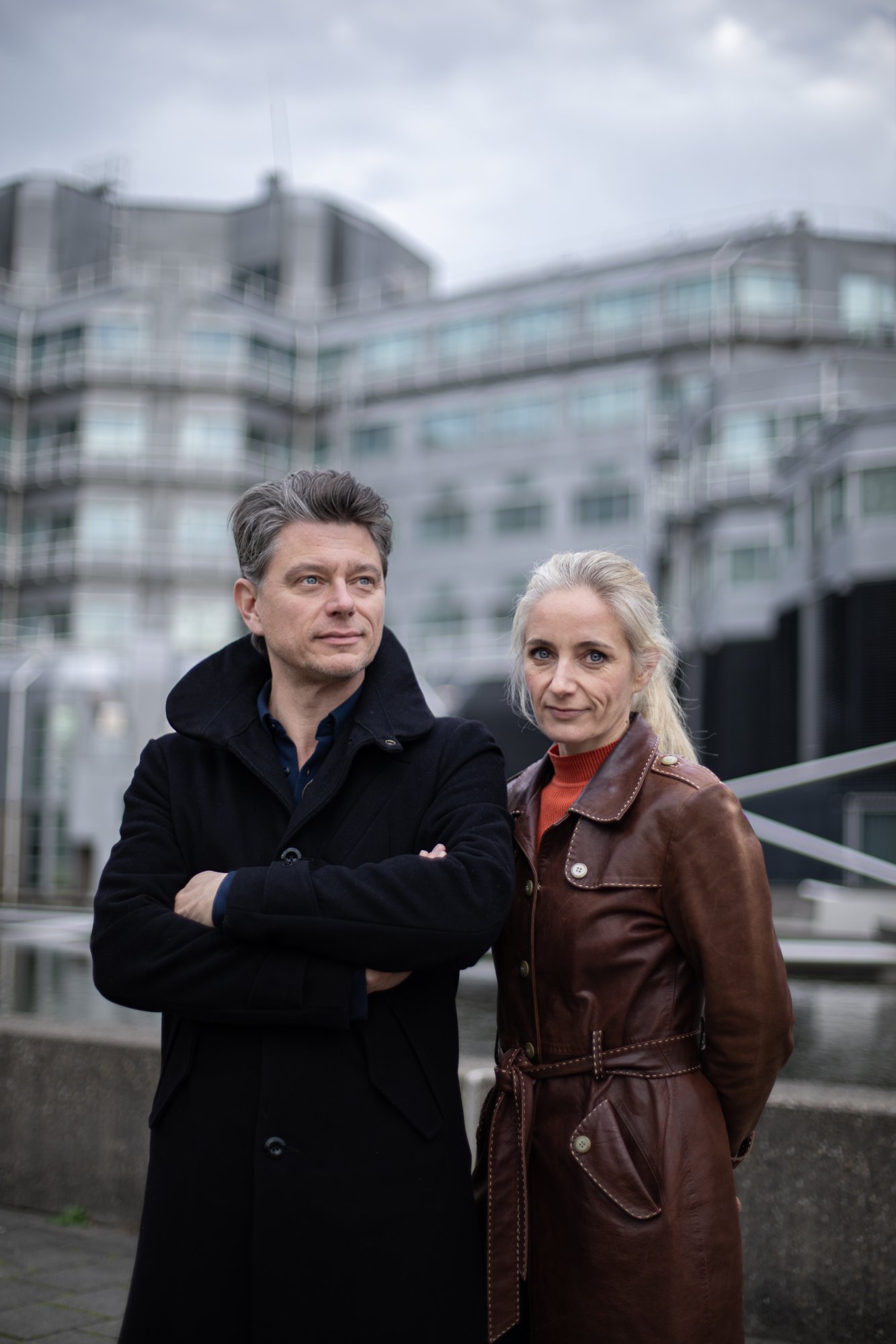 "Onze vader mag niet samen met ons op een foto te zien zijn, dat blijft te gevaarlijk."