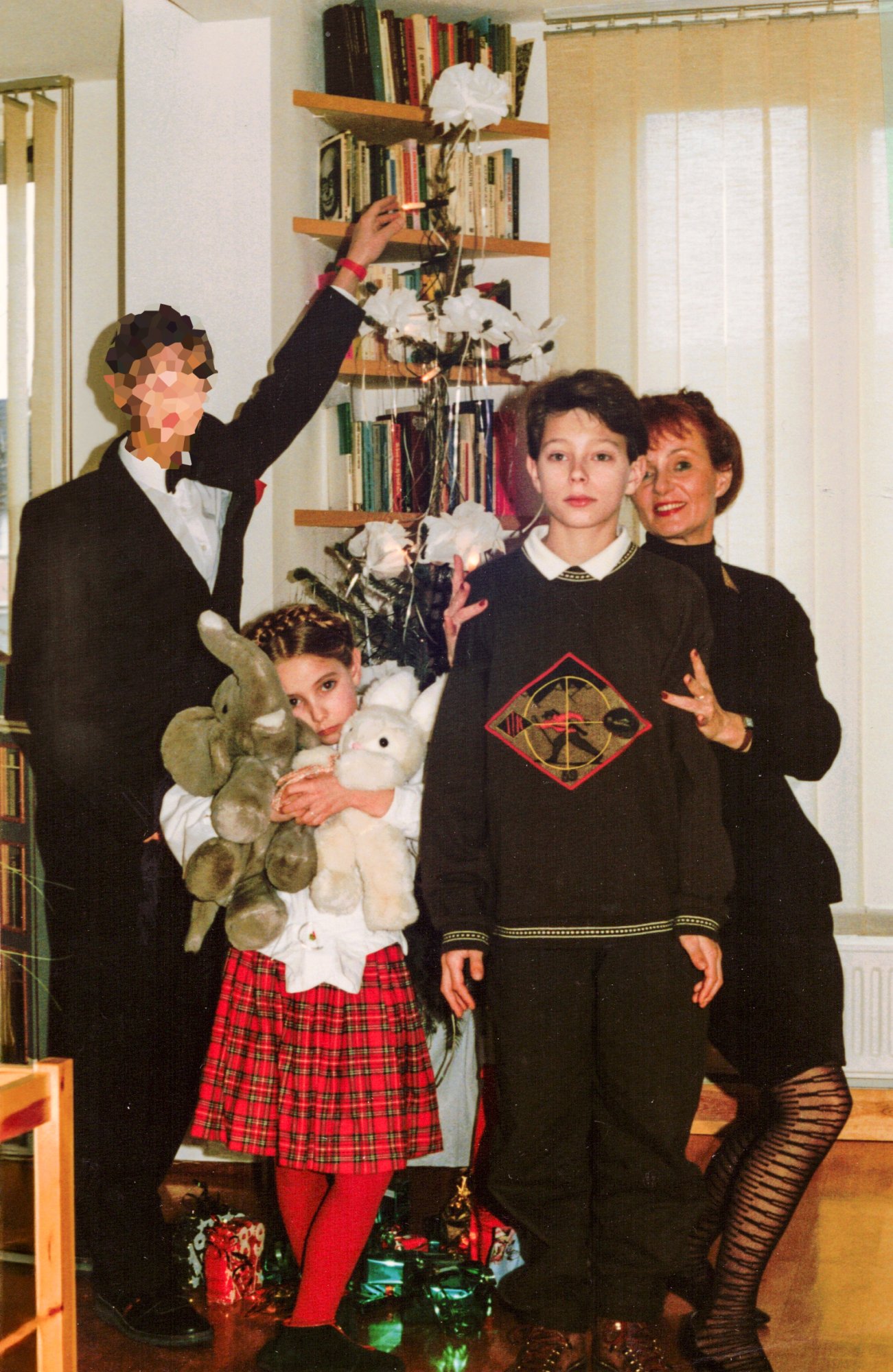 Kerst met het hele gezin. (Vader onherkenbaar in beeld) 