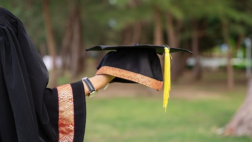 Universiteit Twente schaft cum laude af: 'Vrouwen worden structureel benadeeld'