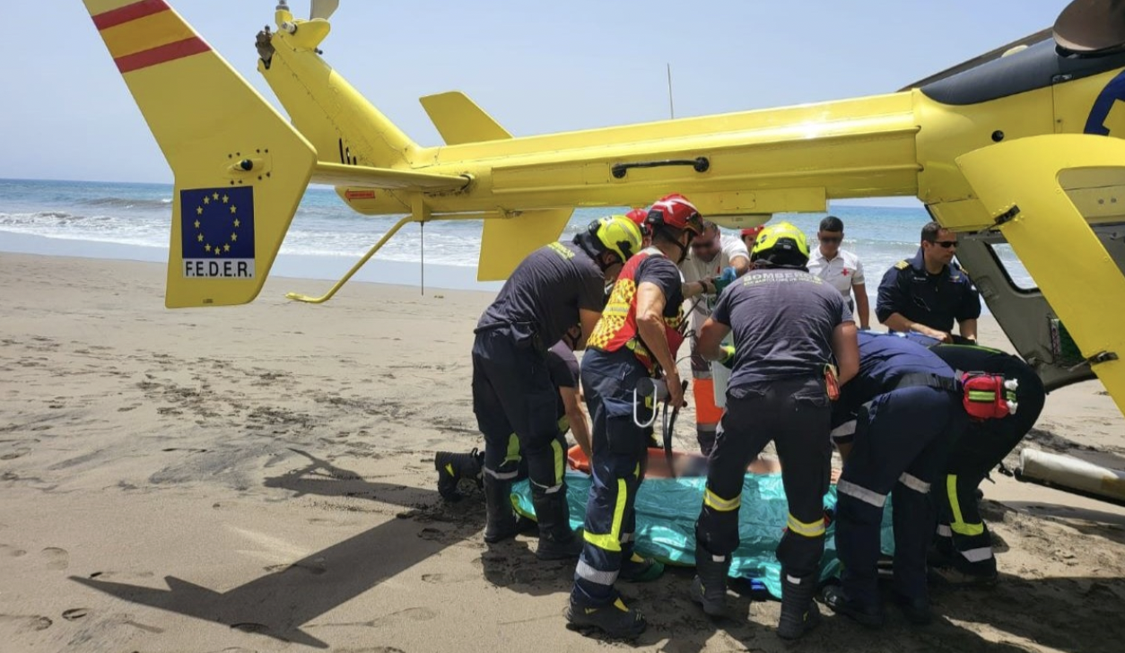 Hulpdiensten op de Canarische Eilanden rukken bijna dagelijks met helikopters uit voor ongelukken in zee.