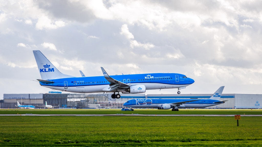 Uithoorn is geluidsoverlast van Schiphol zat en eist dat luchthaven zich aan regels houdt