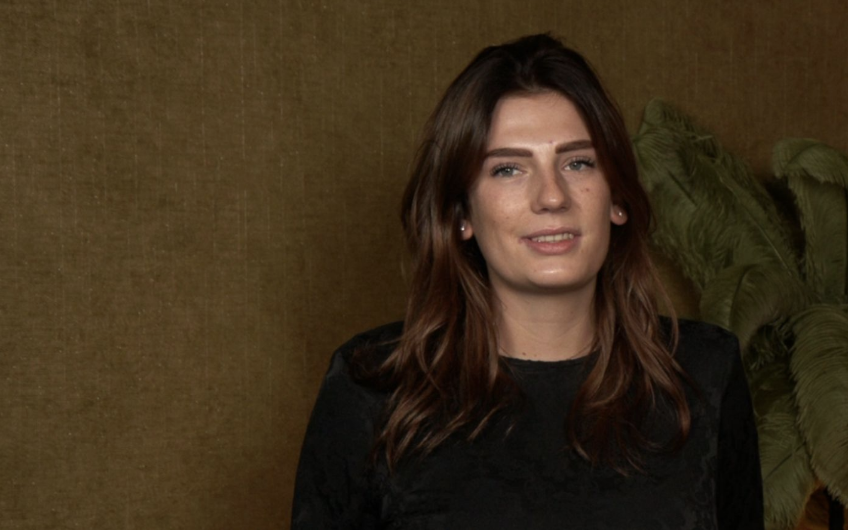 Valentijne uit De Bondgenoten genoodzaakt om transitieverhaal te delen: 'Voelt als liegen'