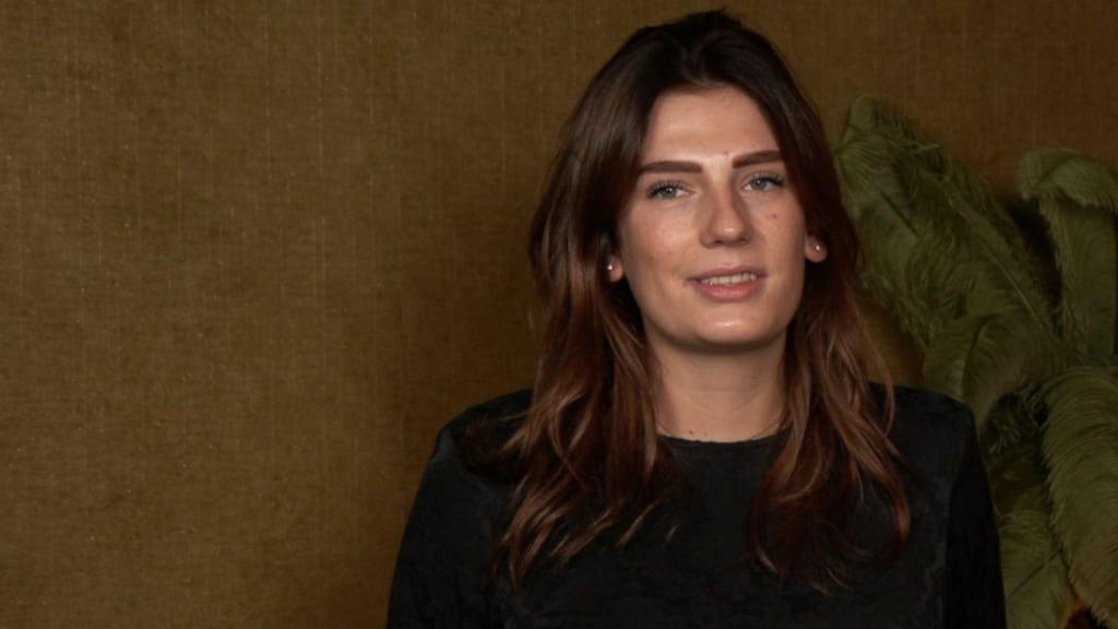 Valentijne uit De Bondgenoten genoodzaakt om transitieverhaal te delen: 'Voelt als liegen'