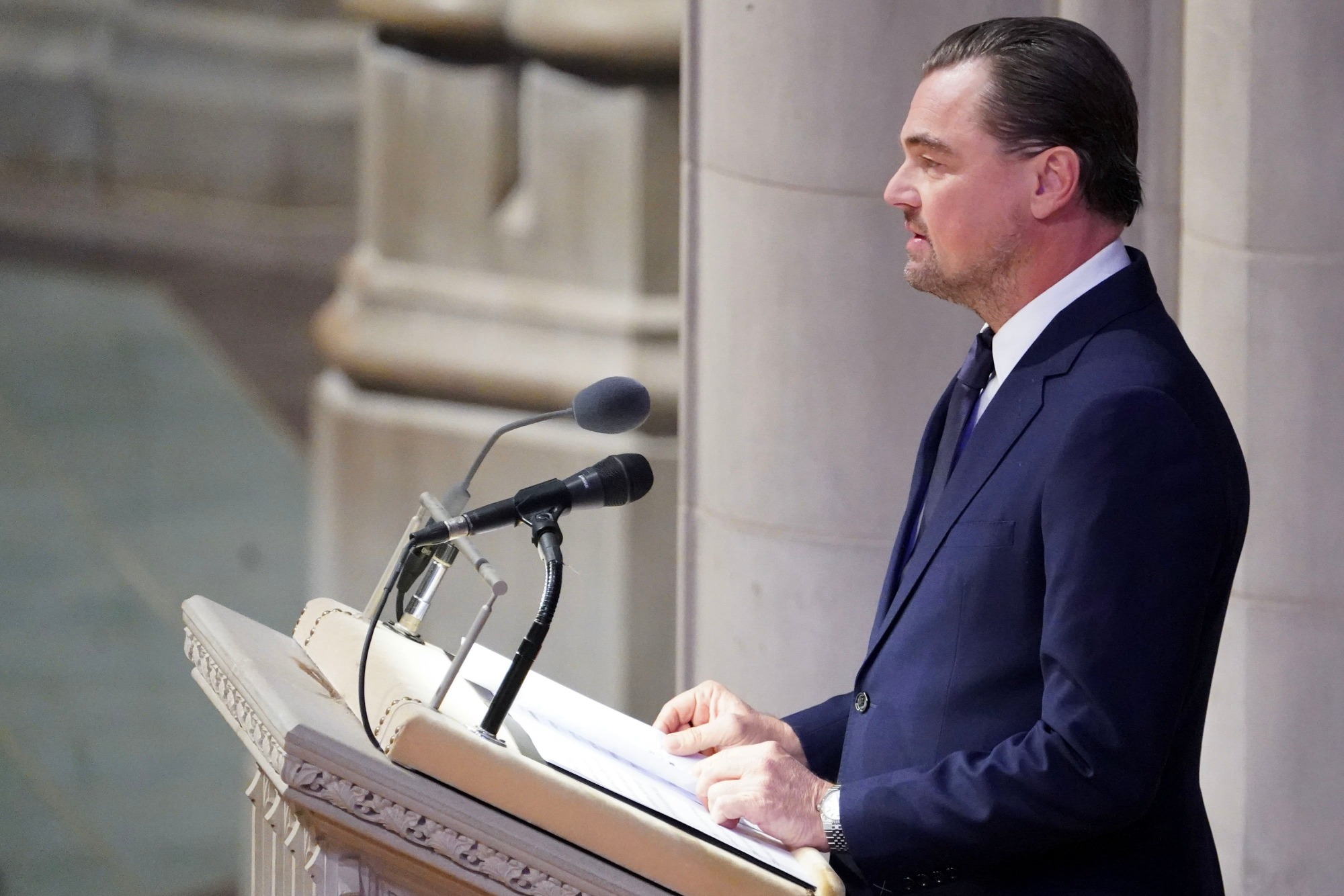 Leonardo DiCaprio spreekt tijdens herdenkingsdienst Jane Goodall