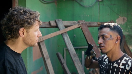 Huurmoordenaar nodigt Ewout Genemans uit bij liquidatie in Gevaarlijke Gevangenissen: 'Je mag filmen'