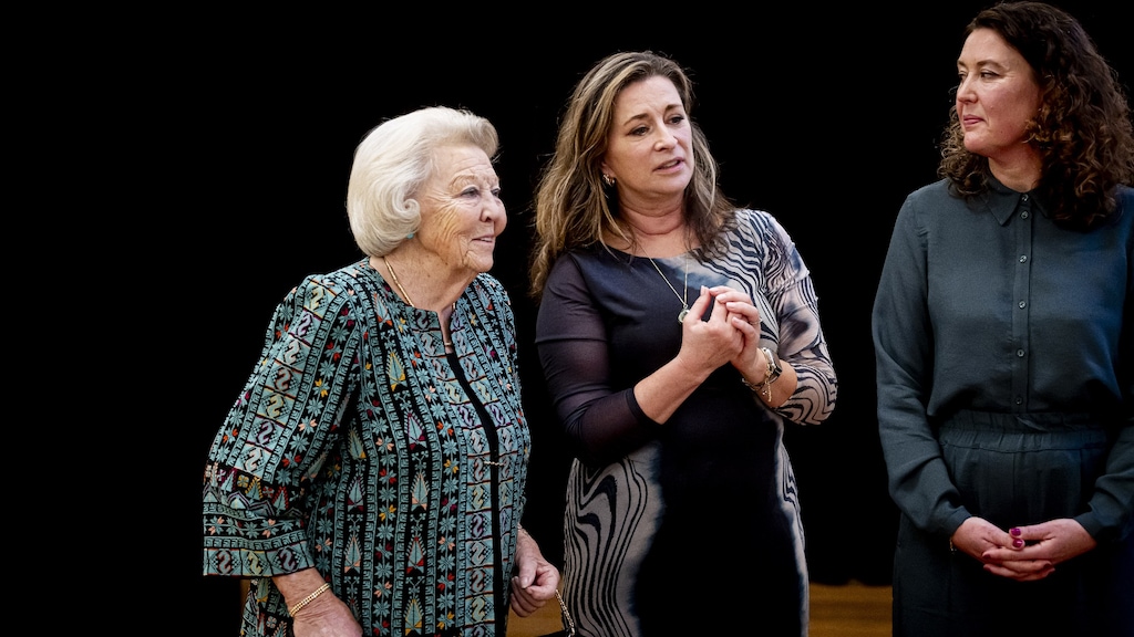 Prinses Beatrix opent fototentoonstelling van Sacha de Boer in het Rijksmuseum