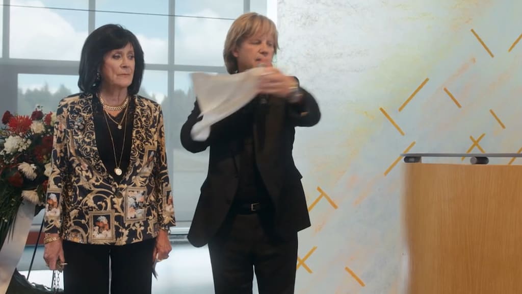 Cast giert om Martin Morero's vertolking van Ave Maria tijdens opnames Gooische Vrouwen