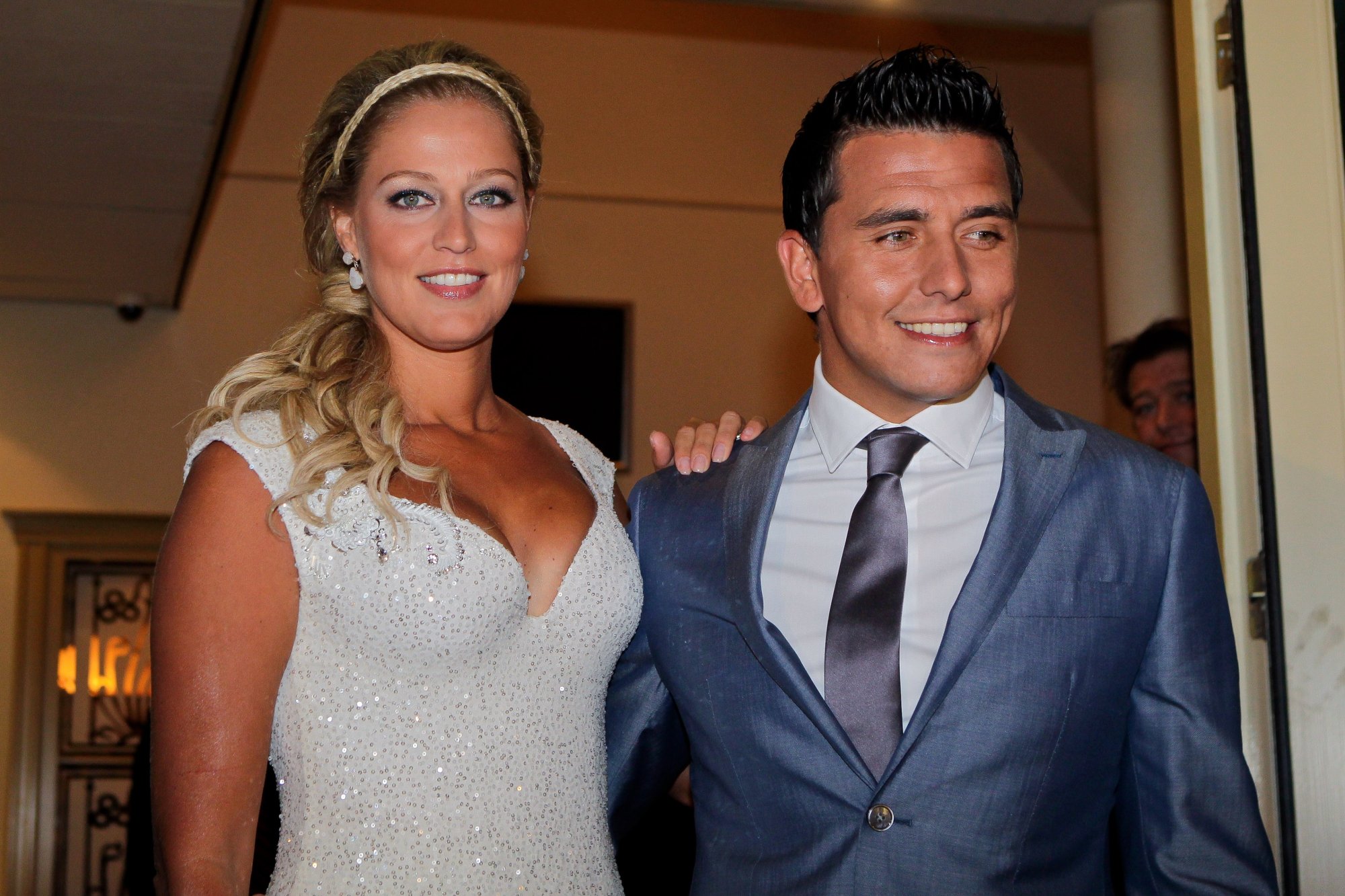 Liza en Jan Smit bij hun huwelijksfeest in Volendam in 2011