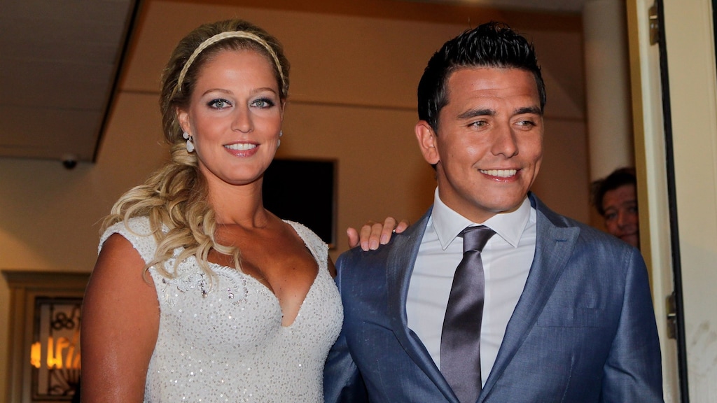 Liza en Jan Smit bij hun huwelijksfeest in Volendam in 2011