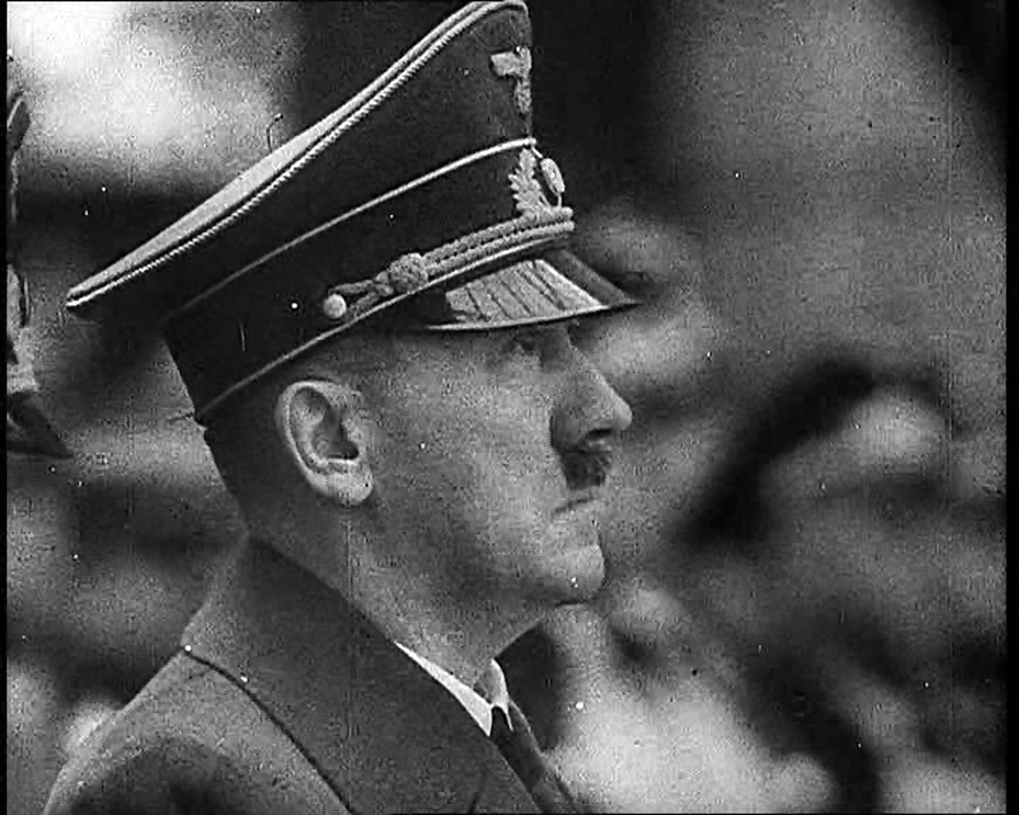 Had Hitler écht een micropenis? Twijfels over Brits onderzoek