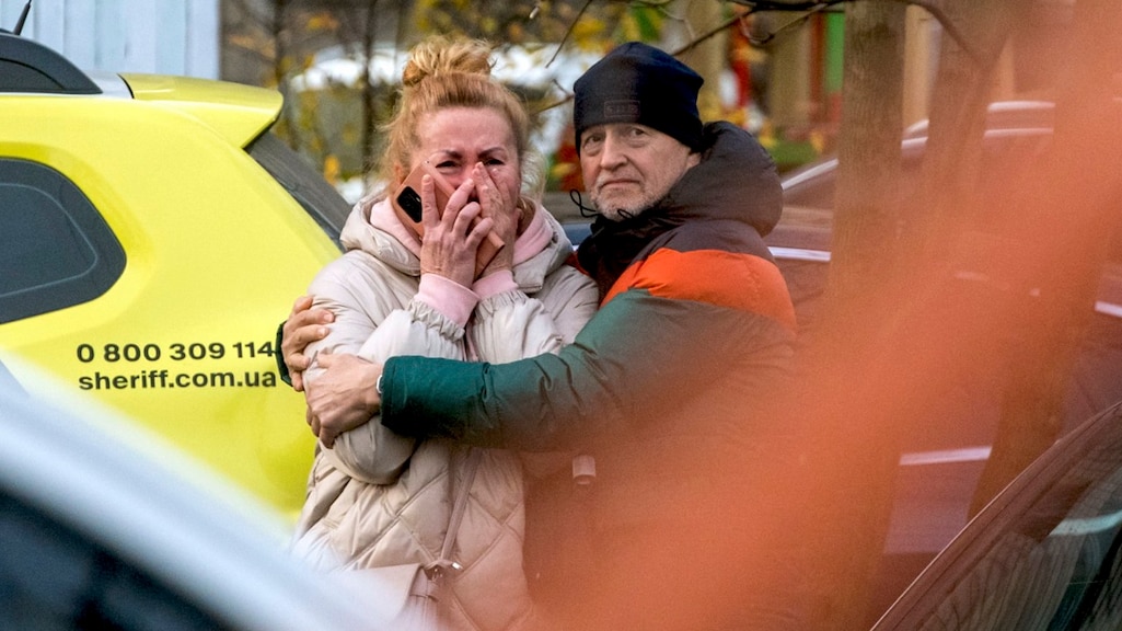 Vier doden en 29 gewonden bij grote aanval op Kyiv, op veel plekken in stad brand