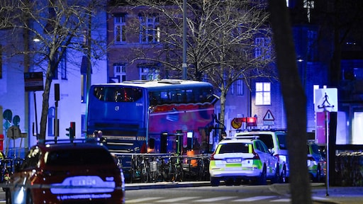 Bus in Stockholm ramt bushalte, drie doden en drie gewonden