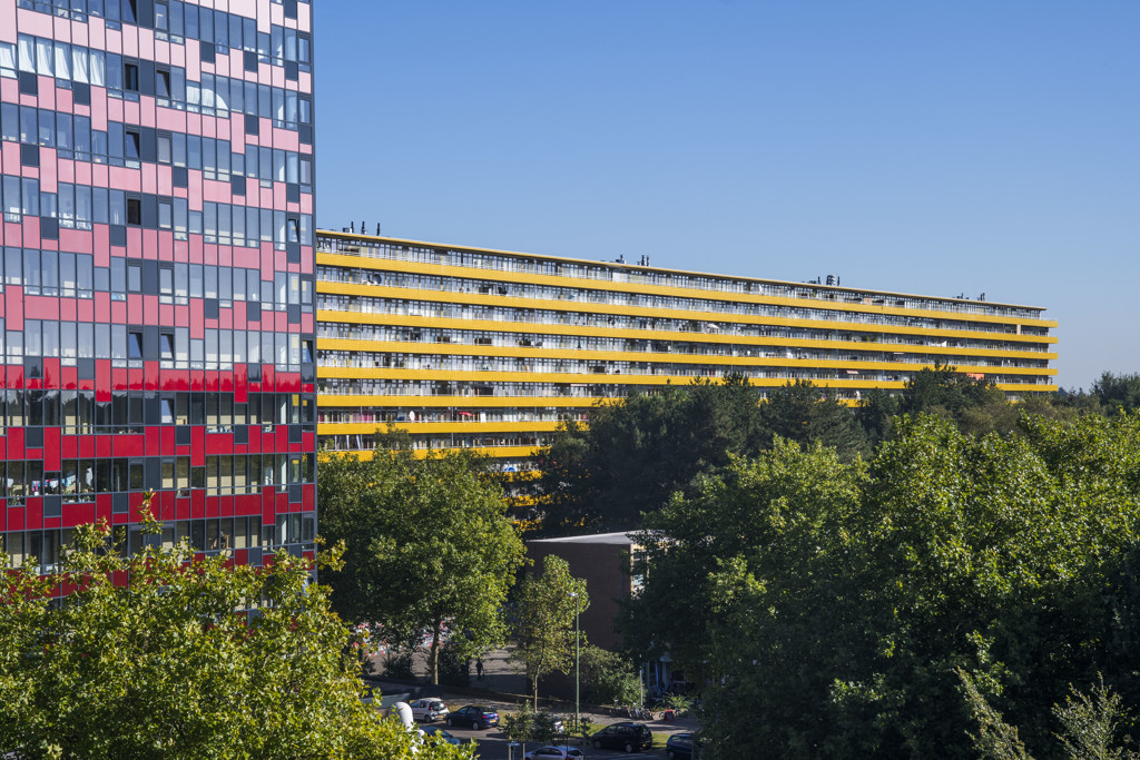 De Geroflat (met de gele balkons) in Zeist.