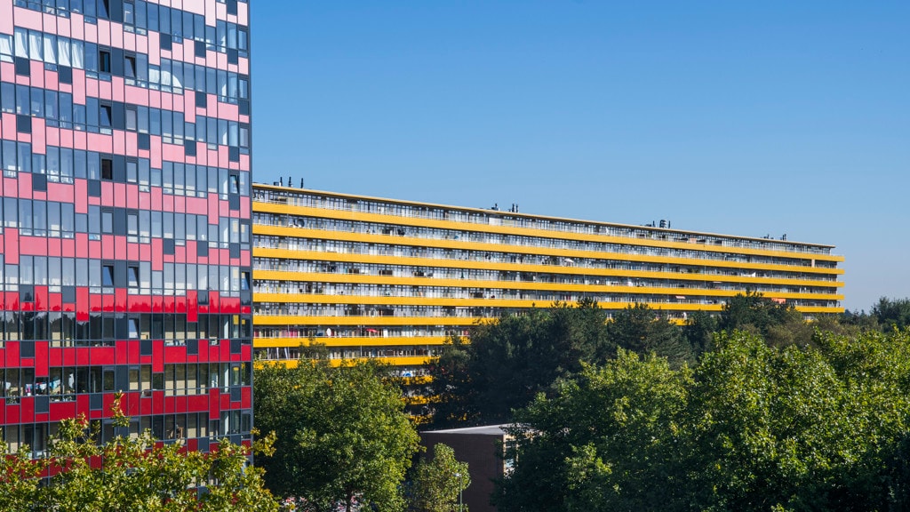 De Geroflat (met de gele balkons) in Zeist.